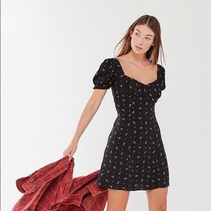 uo cassia ditsy floral puff sleeve dress